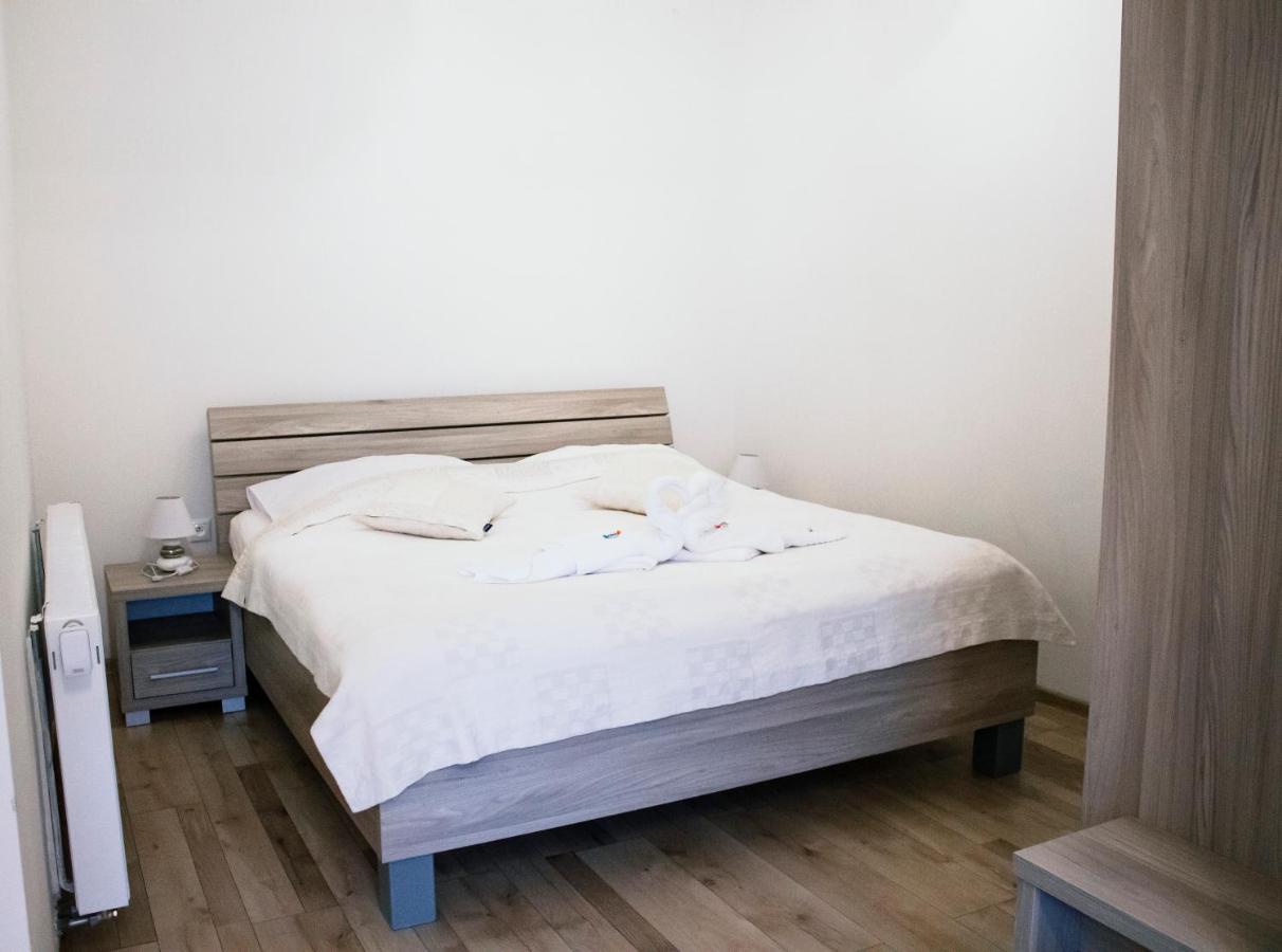 Penzion Anesis - Apartmany Turcianske Teplice Bagian luar foto